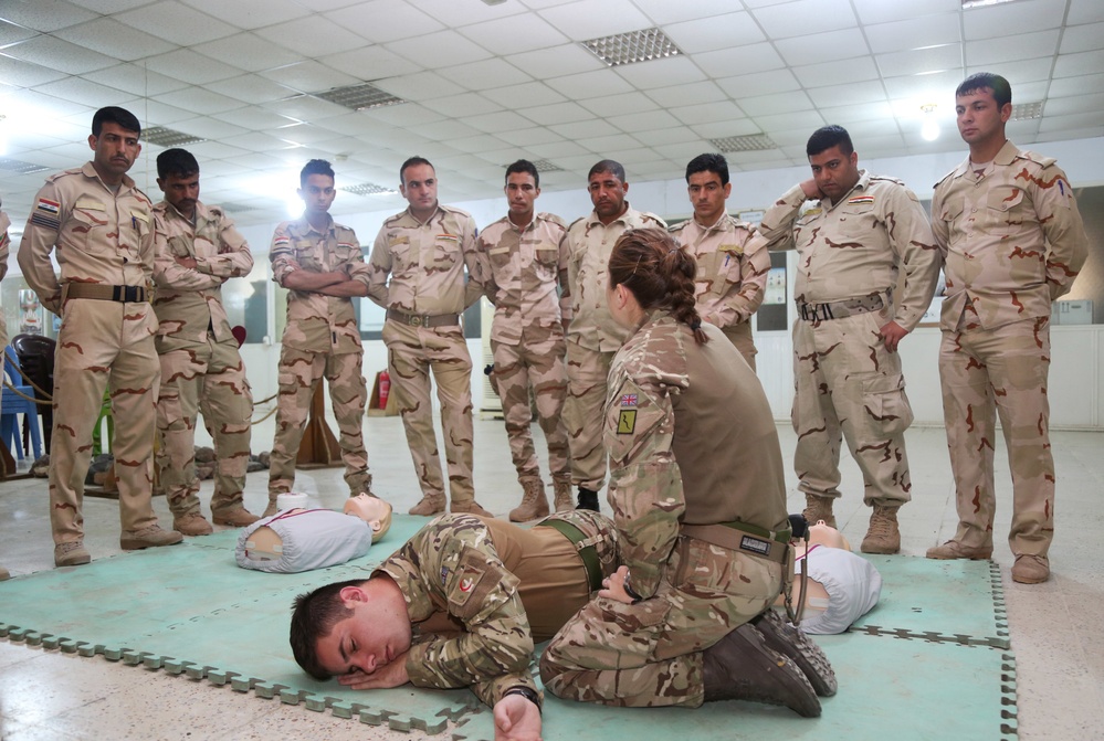 British soldiers conduct medical training with Iraqi Combat Medics Course students