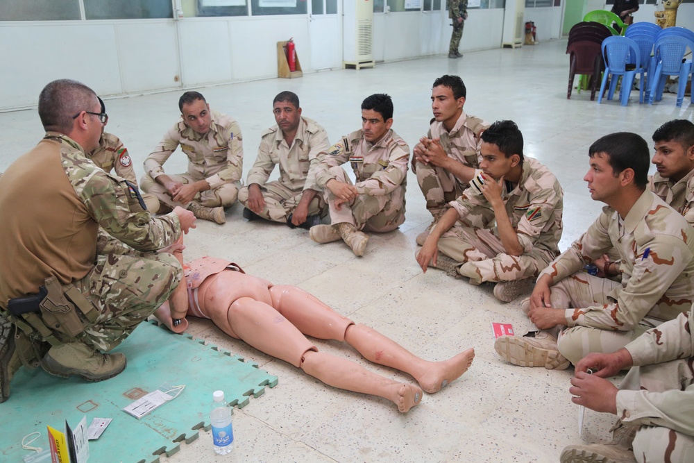 British soldiers conduct medical training with Iraqi Combat Medics Course students