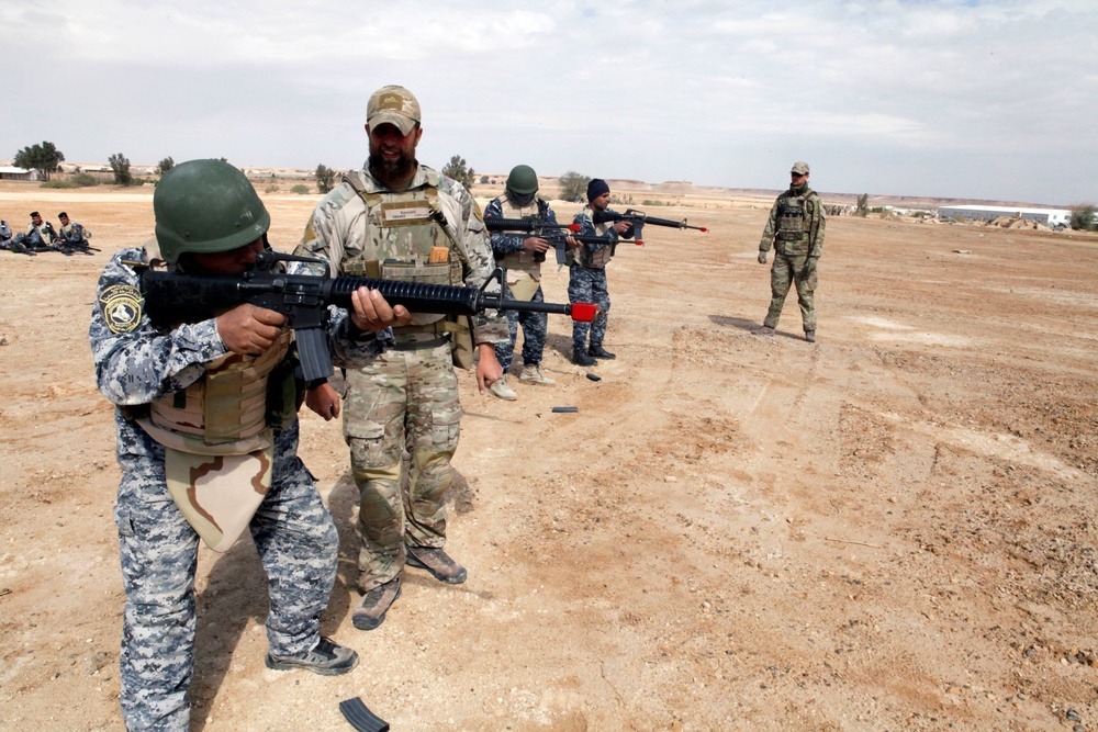 Royal Danish Army trains Iraqi police on military tactics