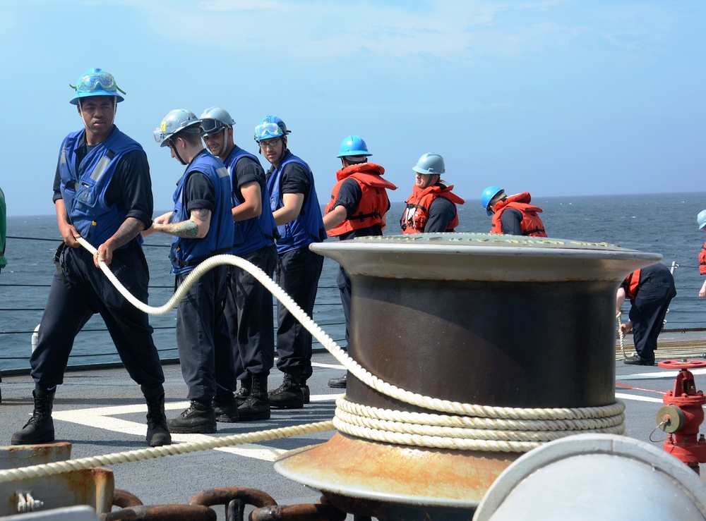 USS Mason (DDG 87) Sailors Participate in TOWEX with USS Monterey (CG 61)
