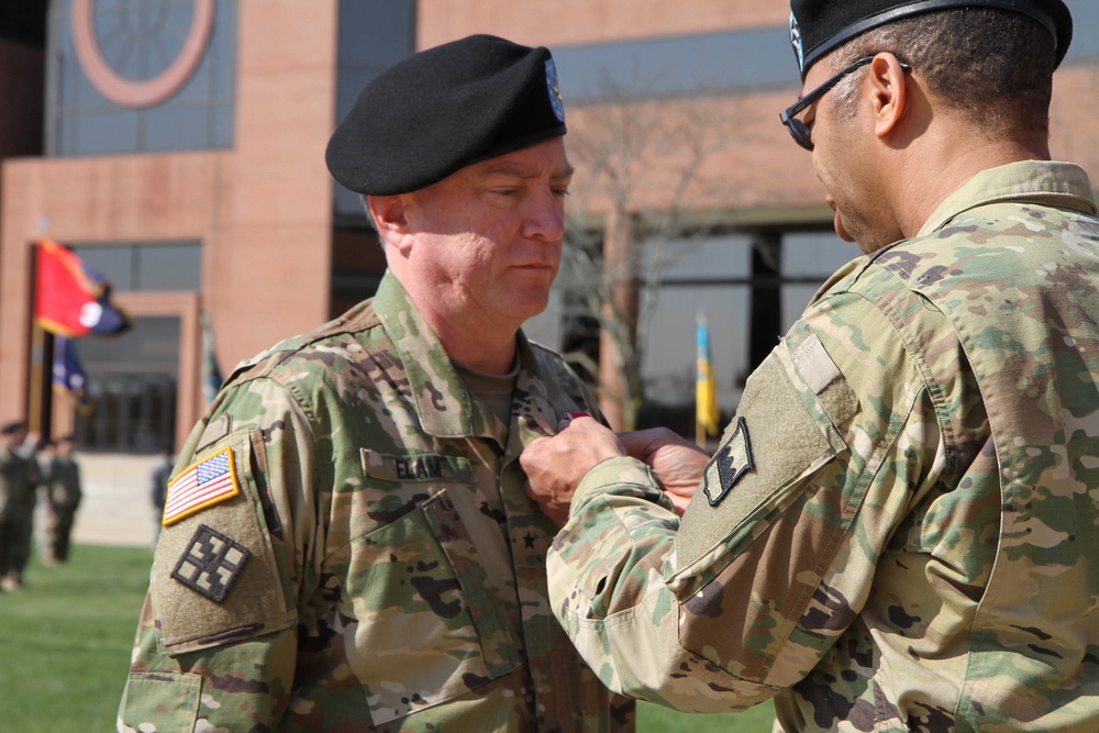 102nd Training Division welcomes new command team, bids farewell to former