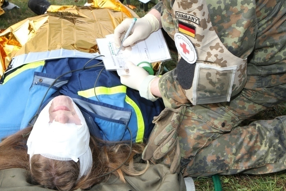 Simulated earthquake tests U.S. Army Reserve and German disaster responders