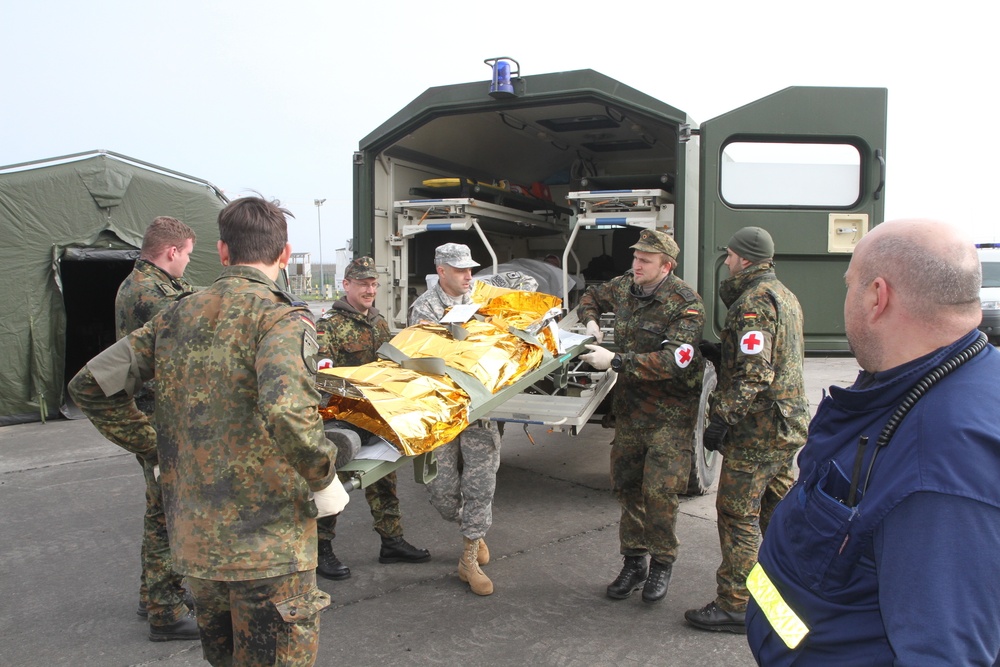 Simulated earthquake tests U.S. Army Reserve and German disaster responders