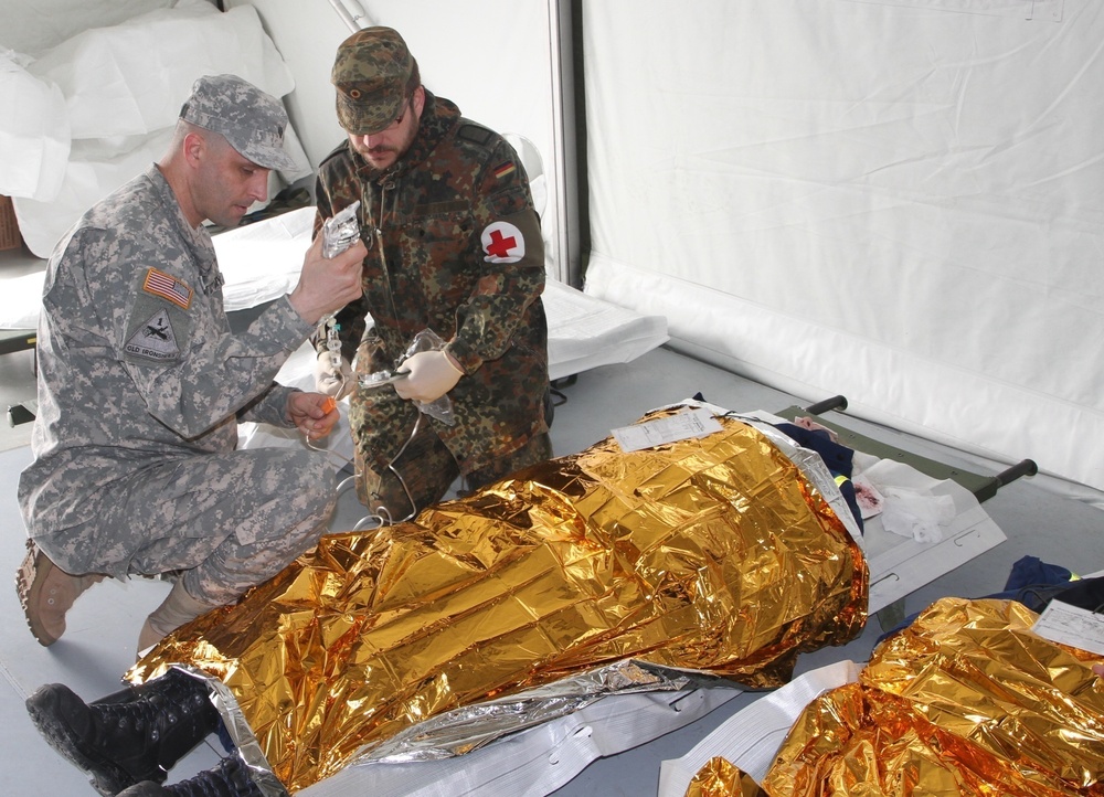 Simulated earthquake tests U.S. Army Reserve and German disaster responders