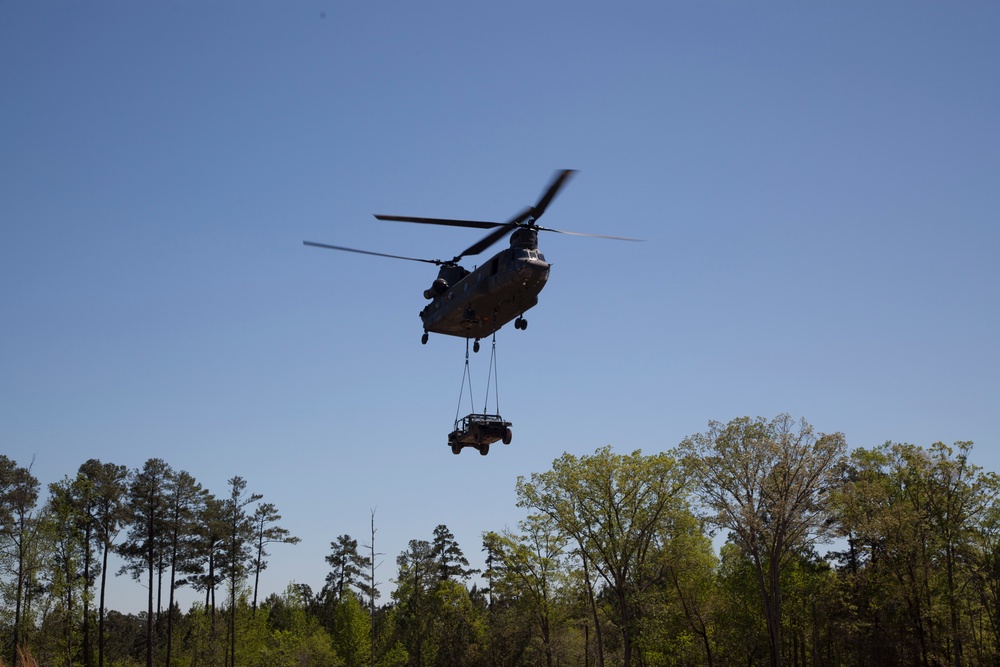 South Carolina Army National Guard Soldiers conduct sling-load training with the CH-47D Chinook