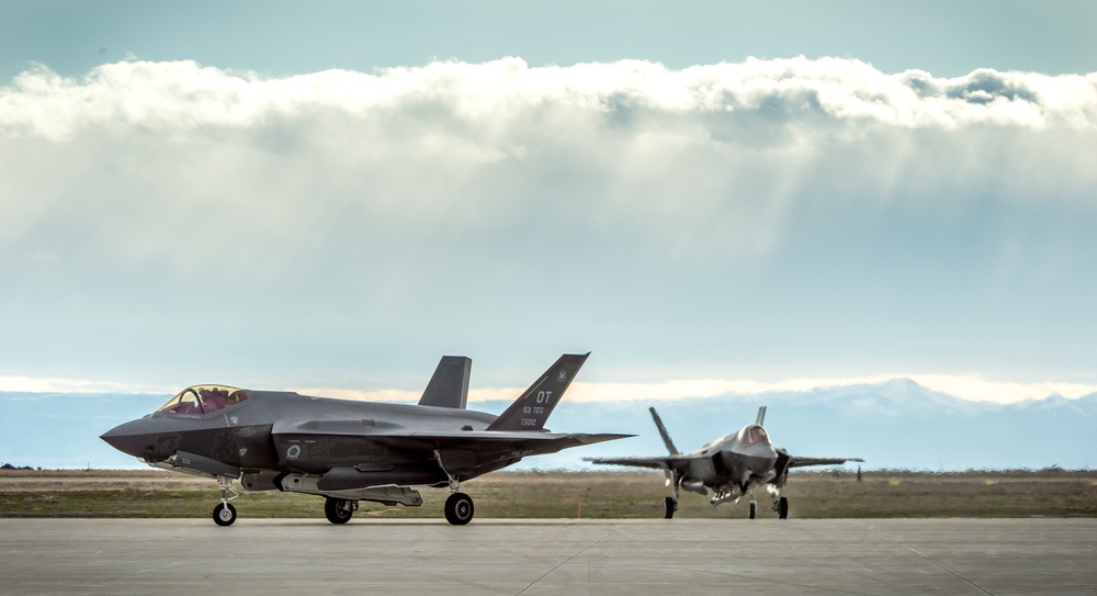 The Perfect Storm - ‘Thunder’ and ‘Lightning’ strike during joint aerial tests