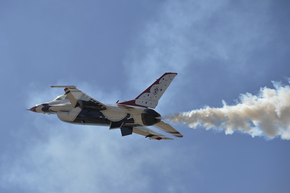 Thunderbirds perform Luke Air Force Base Air Show