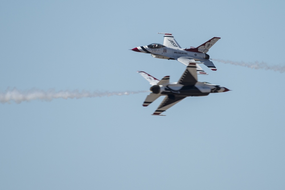 Thunderbirds perform Luke Air Force Base Air Show