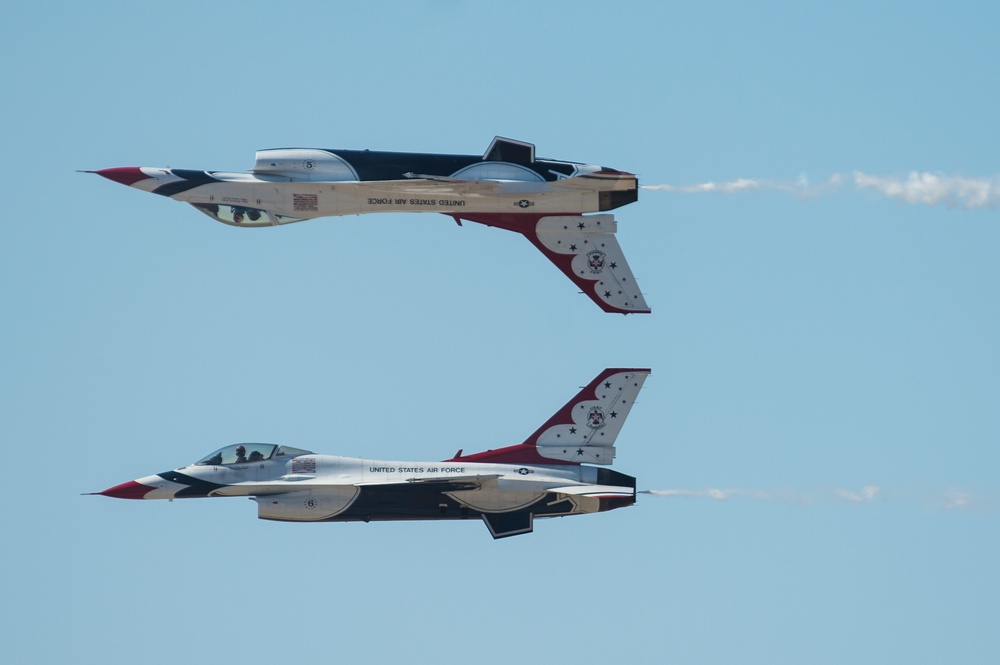 Thunderbirds perform Luke Air Force Base Air Show