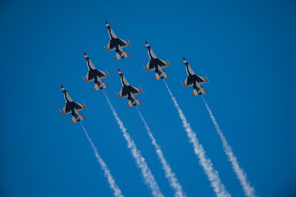 Thunderbirds perform Luke Air Force Base Air Show