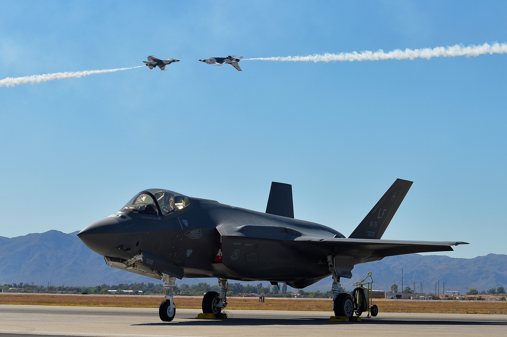 Thunderbirds perform Luke Air Force Base Air Show
