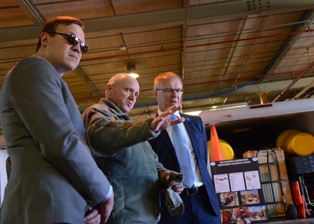 Estonian Defense Minister Base Visit