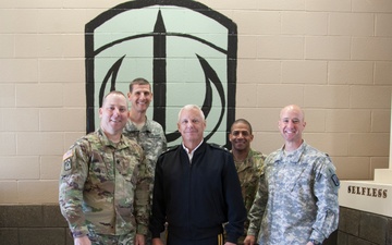 Commander of the 311th Theater Signal Command visits 151 ESB