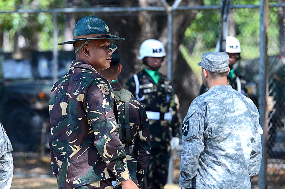 U.S., Philippine military stand shoulder-to-shoulder during opening ceremony