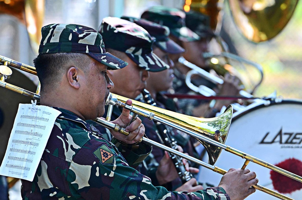 U.S., Philippine military stand shoulder-to-shoulder during opening ceremony