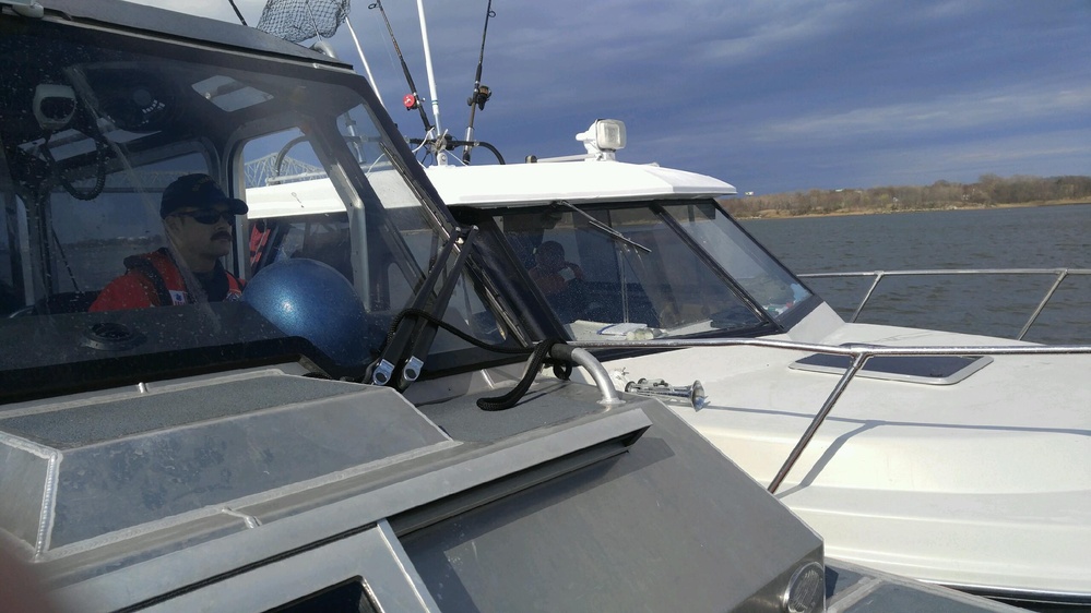 Coast Guard Station New York assists disabled fishing vessel near Red Bank Reach