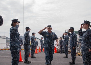 Commander Expeditionary Strike Group 7 visits Bonhomme Richard