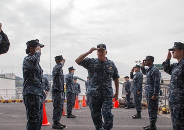 Commander Expeditionary Strike Group 7 visits Bonhomme Richard