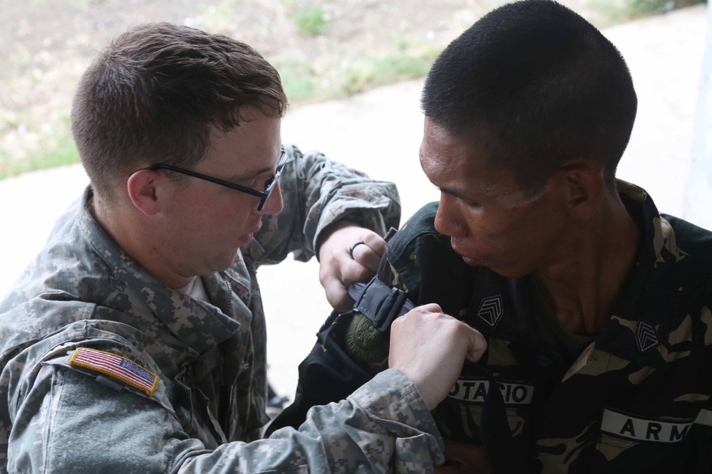 ‘Patriot’ Soldiers practice life-saving techniques with Philippine Forces