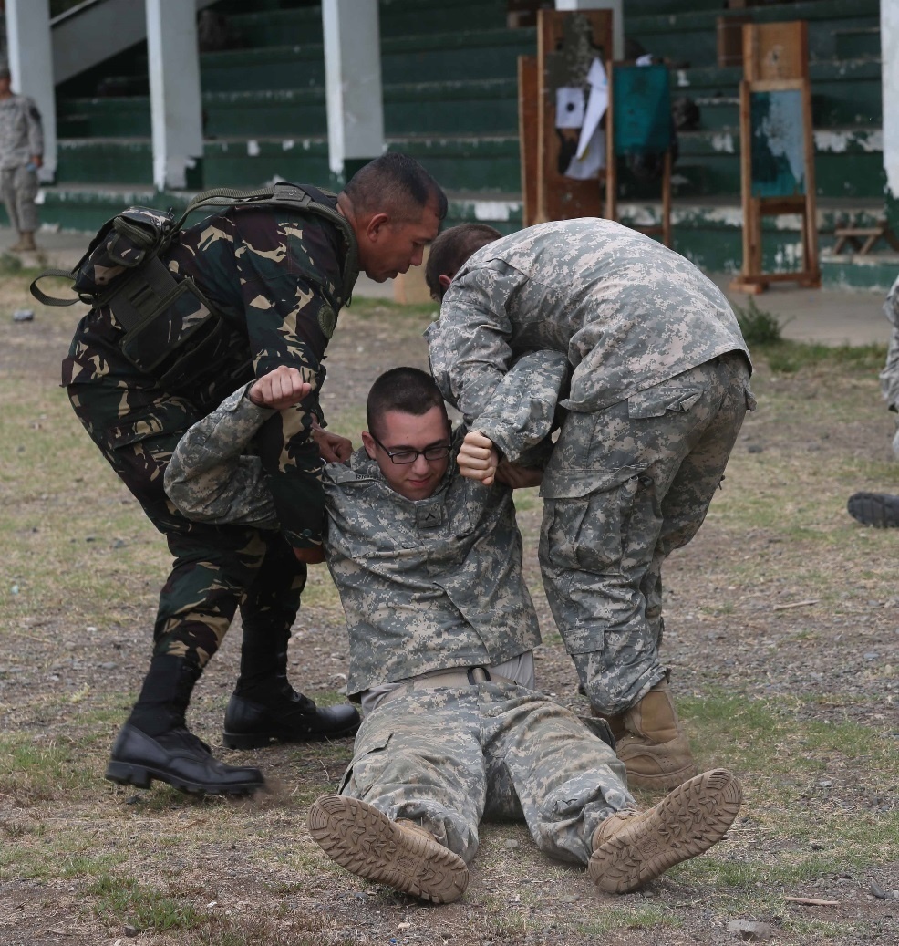 ‘Patriot’ Soldiers practice life-saving techniques with Philippine Forces