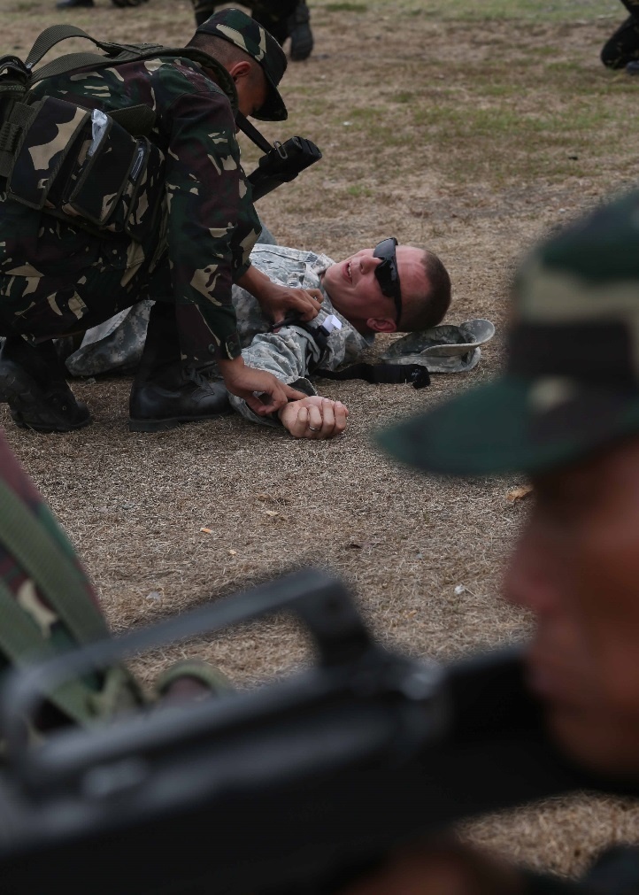 ‘Patriot’ Soldiers practice life-saving techniques with Philippine Forces