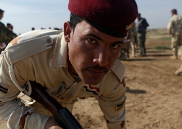 Iraqi soldiers assigned to Nineveh Operations Command practice patrol movements