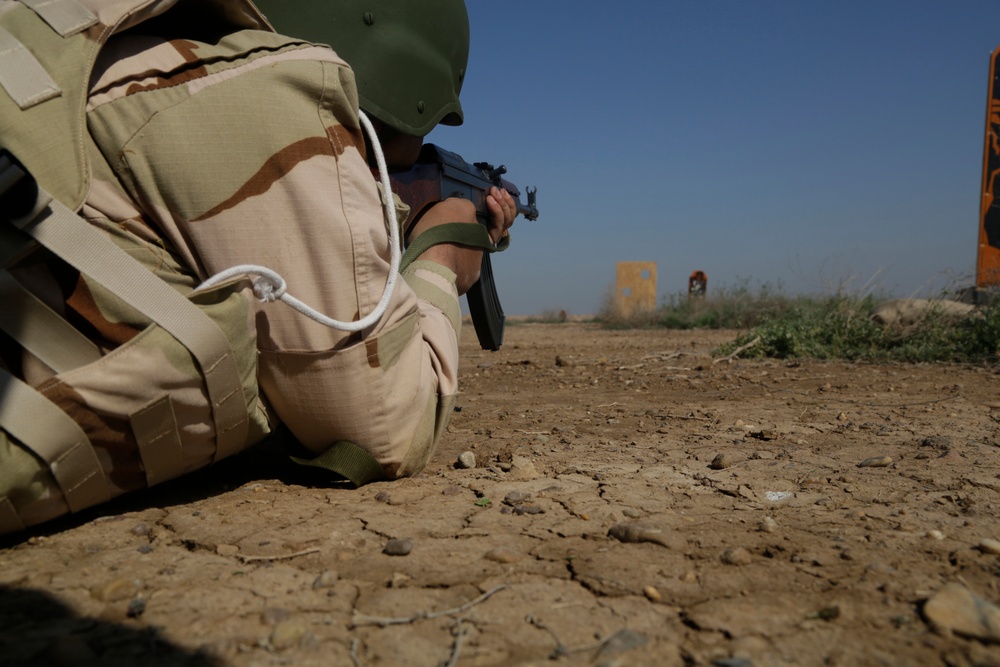 Iraqi soldiers assigned to Nineveh Operations Command conduct live fire bounding exercise