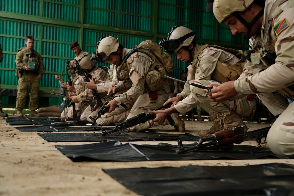 Iraqi soldiers conduct training skills evaluation