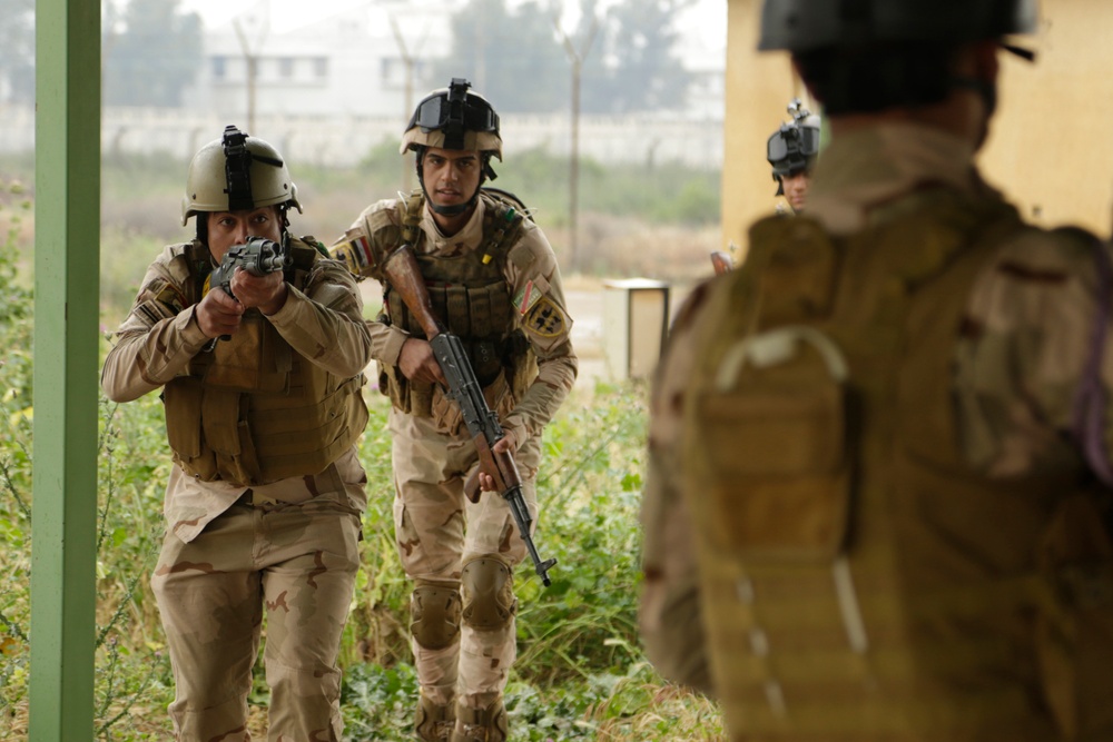 Iraqi soldiers conduct training skills evaluation