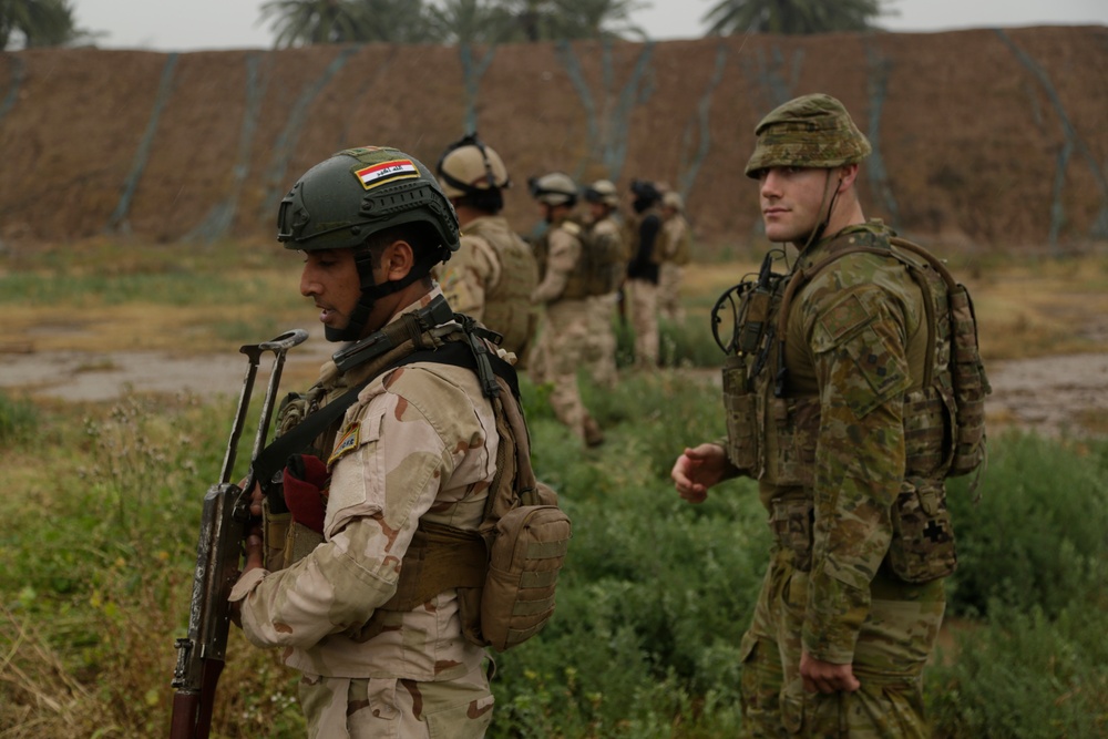 Iraqi soldiers conduct training skills evaluation