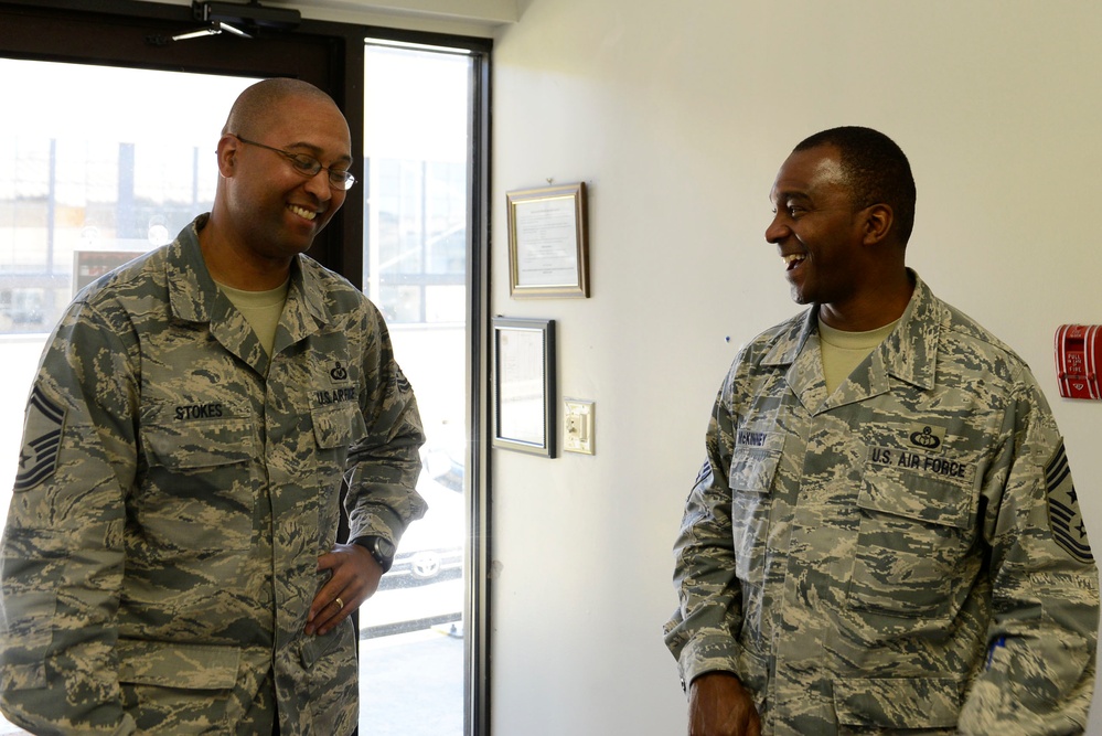 20th Fighter Wing command chief visits OG