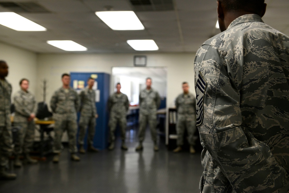 20th Fighter Wing command chief visits OG