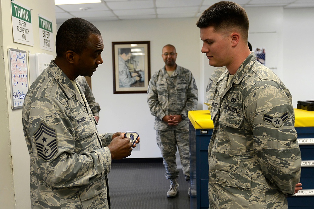 20th Fighter Wing command chief visits OG