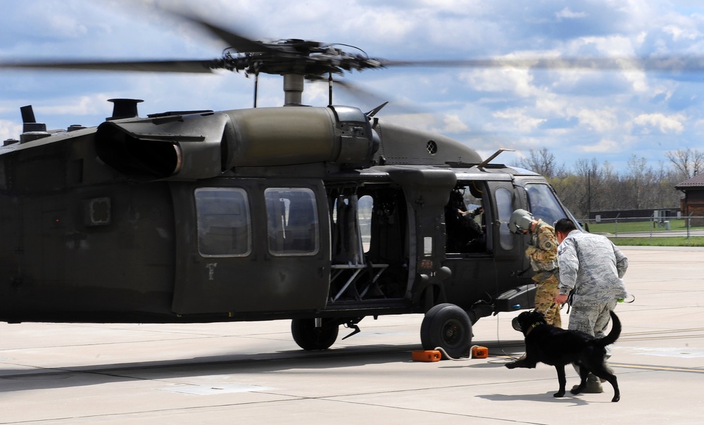 UH-60 Black Hawks touch down at Whiteman