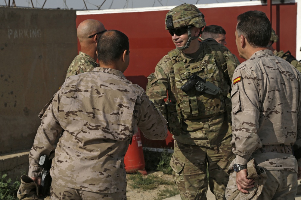 Lt Gen MacFarland visits Besmaya Range Complex