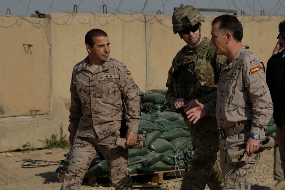 Lt Gen MacFarland visits Besmaya Range Complex
