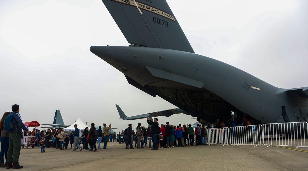 U.S. Airmen support Chilean counterparts at week-long Air and Space trade show