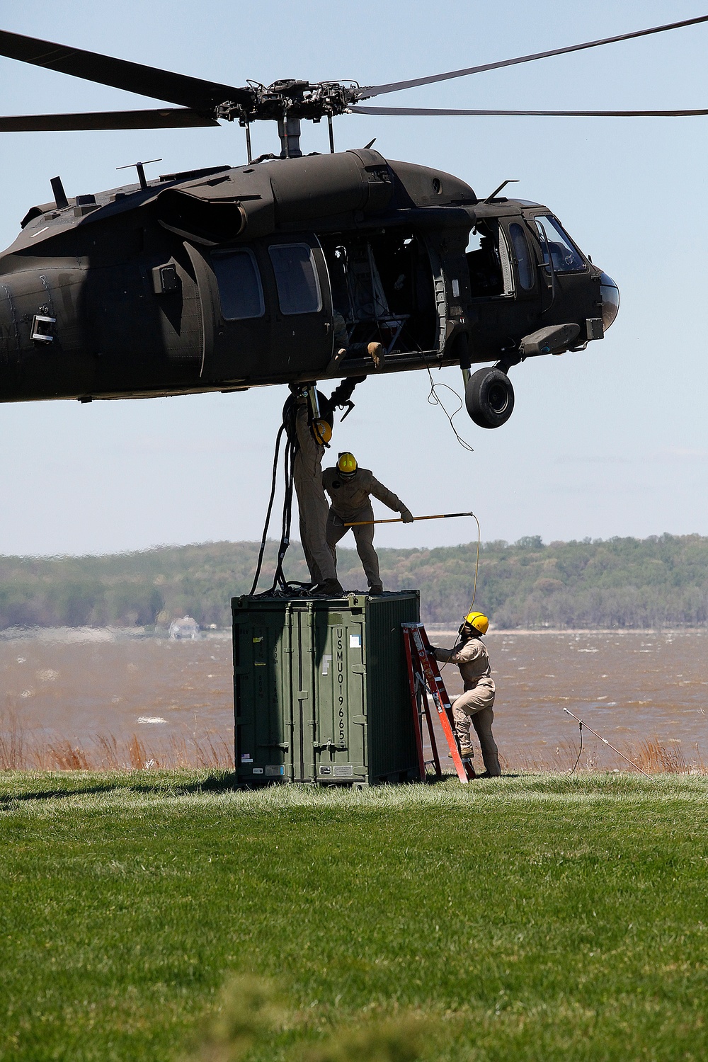 Training for every situation: CBIRF Marines conduct sling load ops
