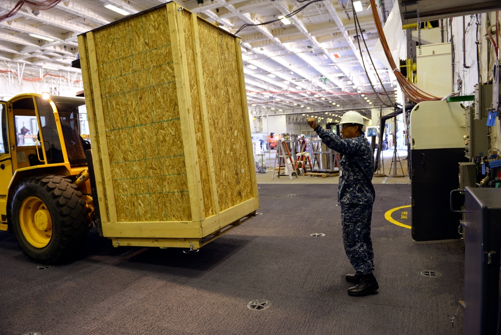 CVN 78 prepares for statue dedication