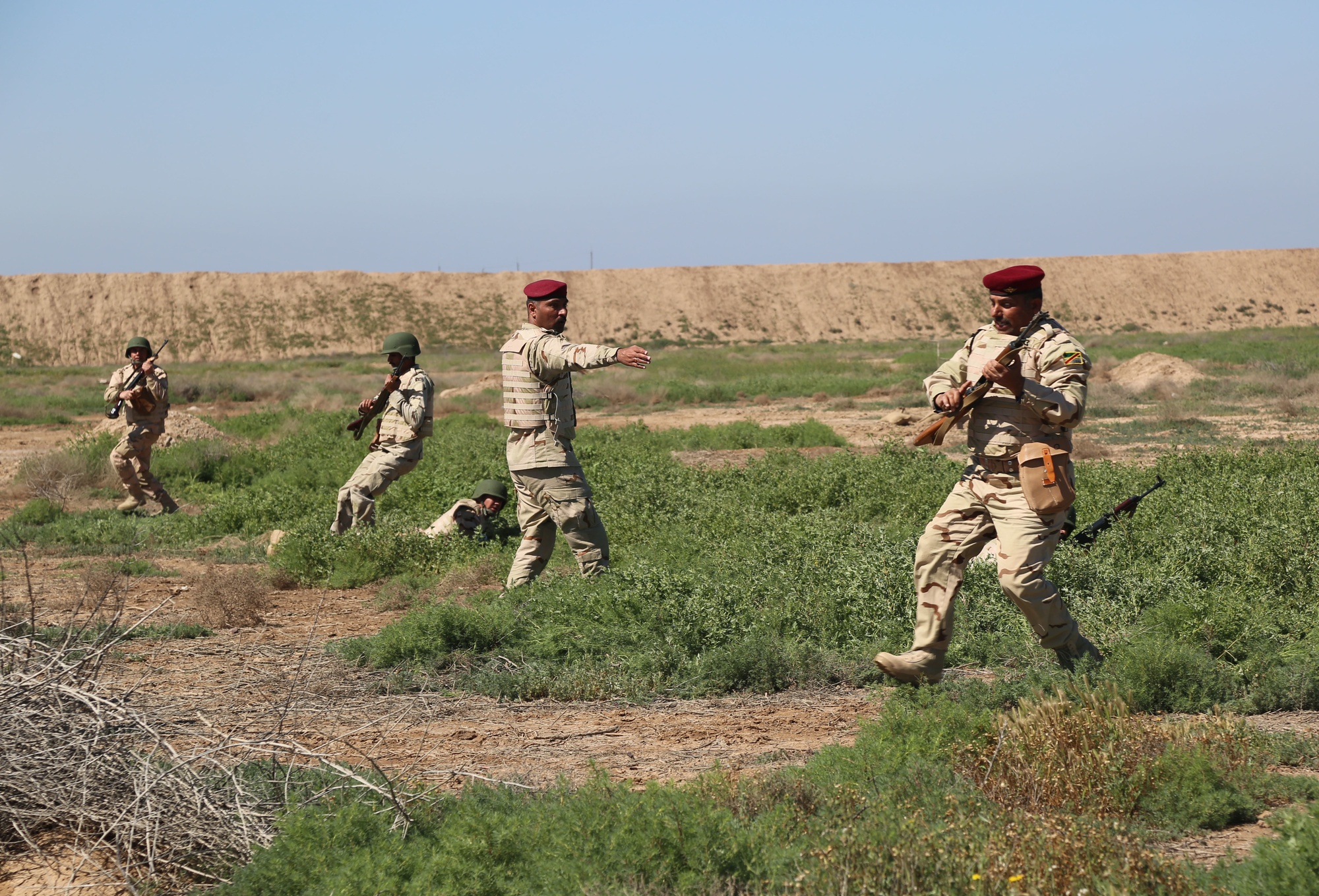 Dvids - Images - Security Battalion, Nineveh Operations Command Conducts  Live Fire Bounding Exercise [Image 8 Of 8]