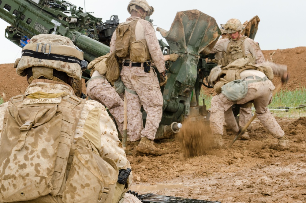Heavy lifting: US Marines move more than 9,000 pounds by hand