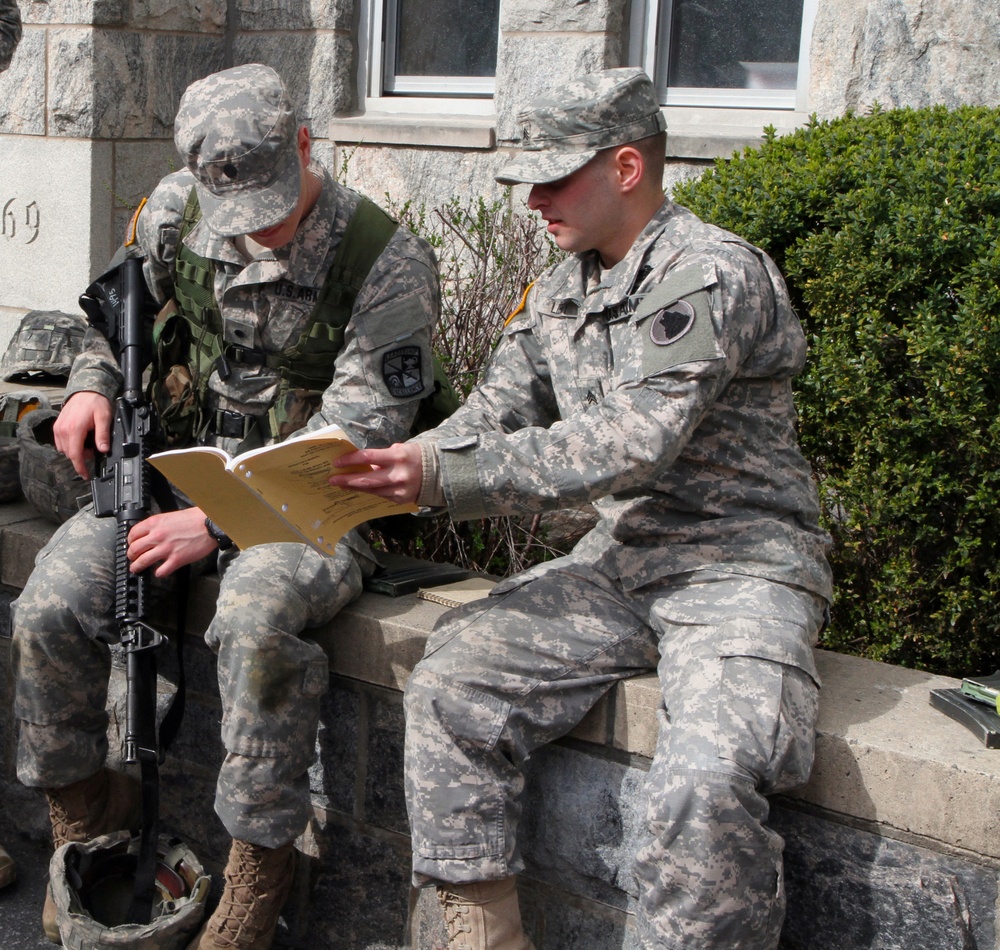 Army Reserve Mentors and Evaluates Cadets at 2016 Sandhurst Competition