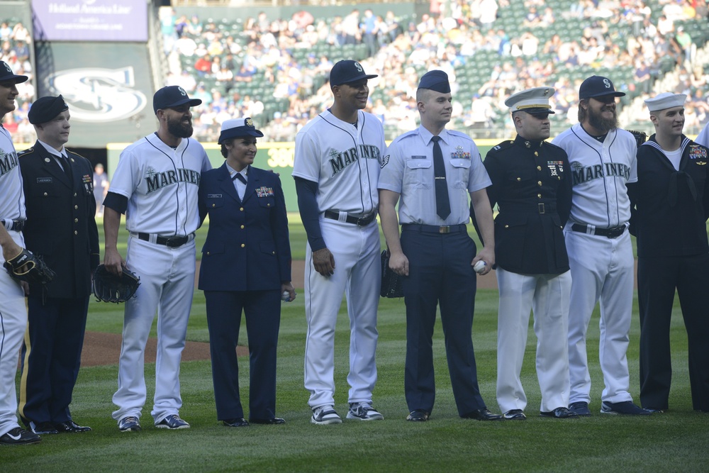 DVIDS - Images - Seattle Mariners Salute the Armed Forces Night