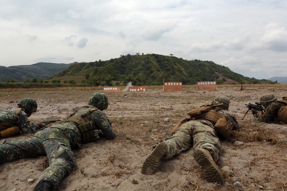 U.S. and Philippine Marines Work “shoulder to shoulder” on the Range