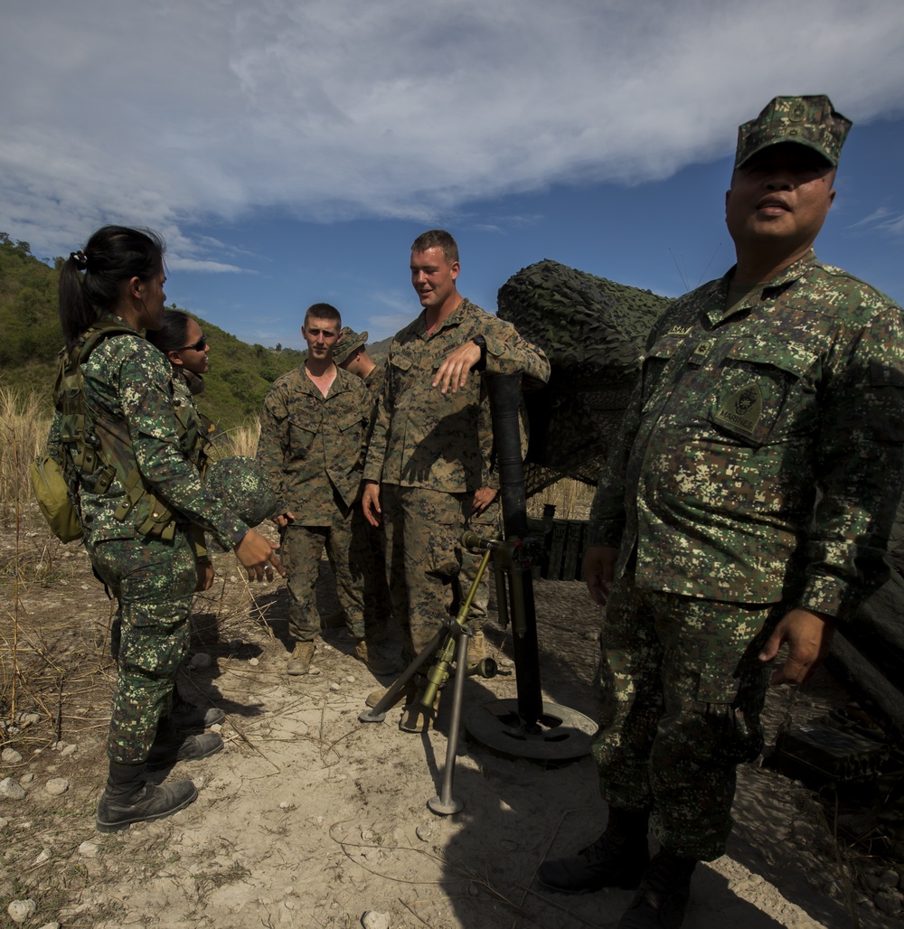 U.S. and Philippine Marines train on Mortar Systems