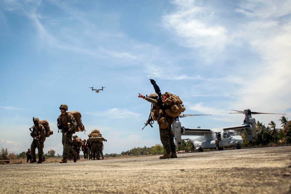 U.S. Marines conduct an aerial insert during Exercise Balikatan 2016