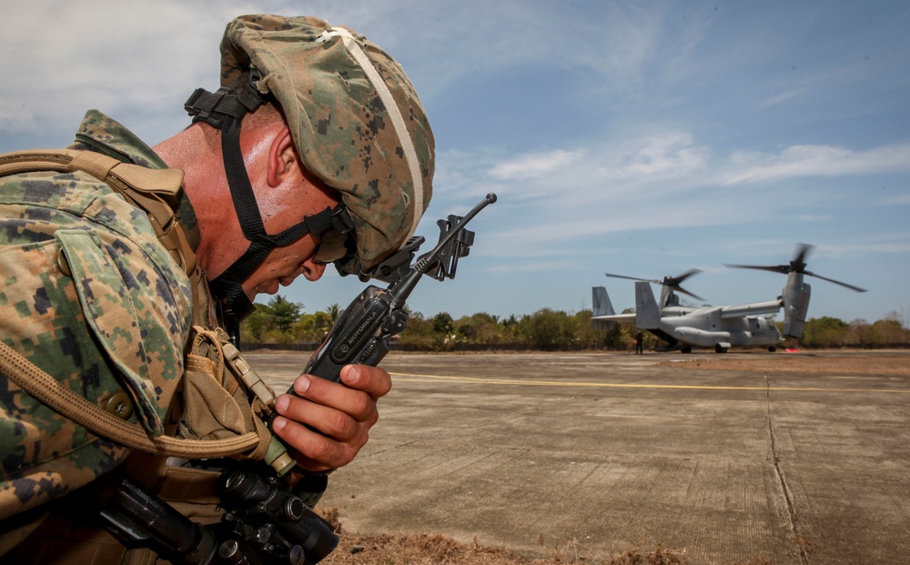 U.S. Marines conduct an aerial insert during Exercise Balikatan 2016