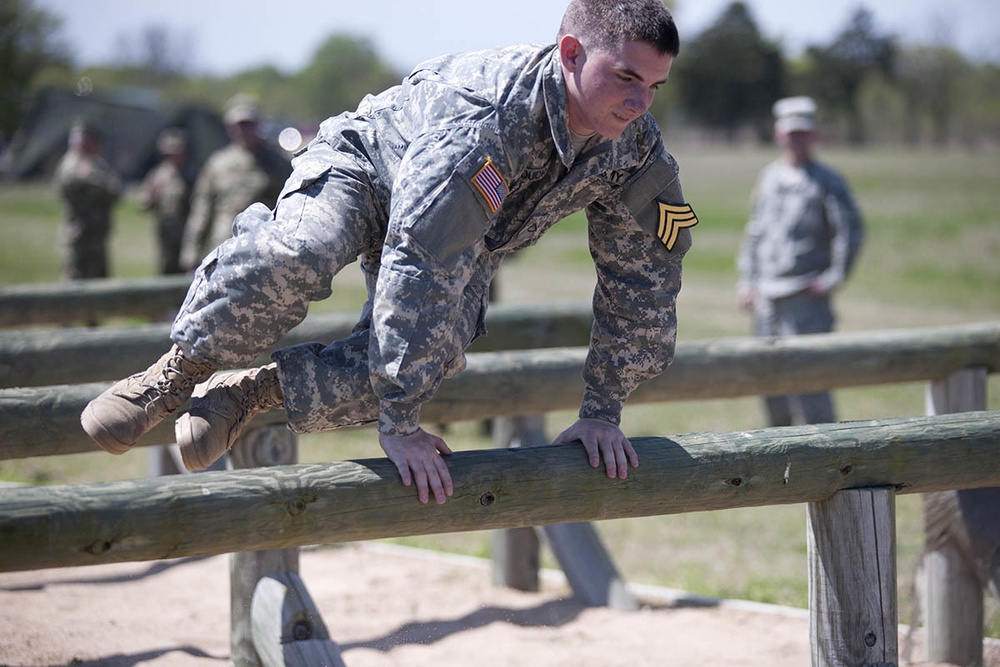 Newly Enlisted Soldiers Define Teamwork During Warrior Challenge