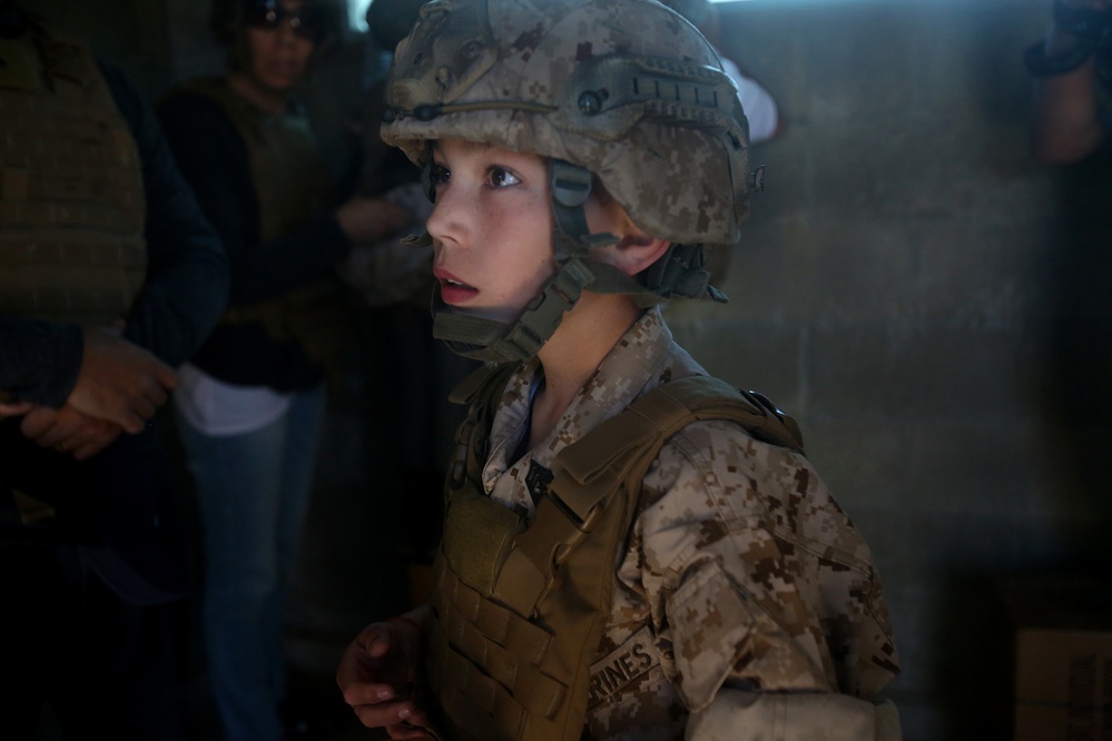 Marines ‘Make-A-Wish’ come true: 7th ESB grants a terminally ill 12-year old boy’s wish