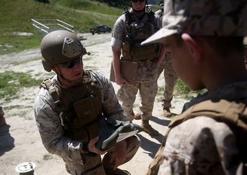 Marines ‘Make-A-Wish’ come true: 7th ESB grants a terminally ill 12-year old boy’s wish